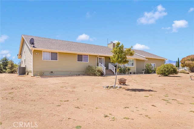 Detail Gallery Image 5 of 38 For 8875 Fremontia Rd, Oak Hills,  CA 92344 - 3 Beds | 2 Baths