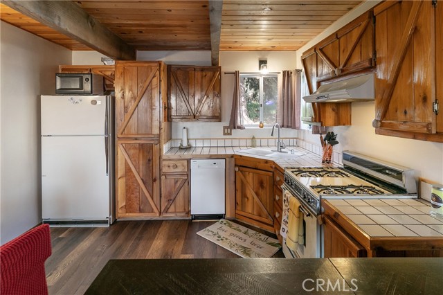 Detail Gallery Image 7 of 12 For 28118 Arbon Ln, Lake Arrowhead,  CA 92352 - 2 Beds | 1/1 Baths