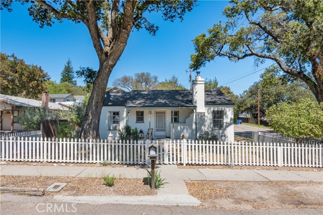 Detail Gallery Image 1 of 1 For 145 16th St, Paso Robles,  CA 93446 - 3 Beds | 1 Baths