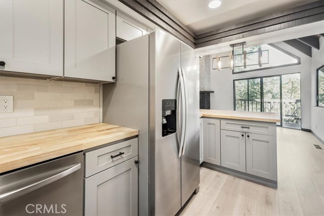 Detail Gallery Image 12 of 50 For 695 Grass Valley Rd, Lake Arrowhead,  CA 92352 - 3 Beds | 2 Baths