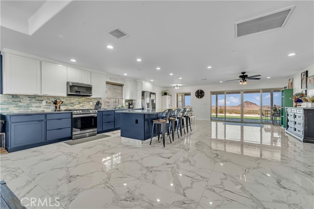 10715 Wilson Drive, California City CA: https://media.crmls.org/medias/73dc7edd-7051-4f12-bce9-08c2993f1a4f.jpg