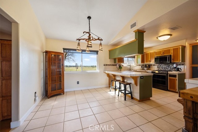 Detail Gallery Image 9 of 32 For 4385 Camp 8, Paso Robles,  CA 93446 - 4 Beds | 3 Baths