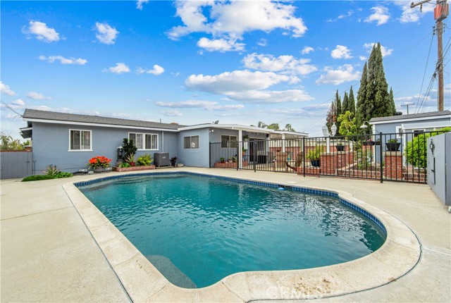 6051 Camphor Avenue, Westminster CA: https://media.crmls.org/medias/73deb655-dc5c-40dd-bce6-ee9fd18ca8fc.jpg