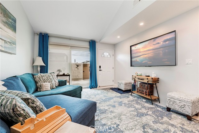 Detail Gallery Image 6 of 31 For 25900 Oak St #102,  Lomita,  CA 90717 - 3 Beds | 2 Baths