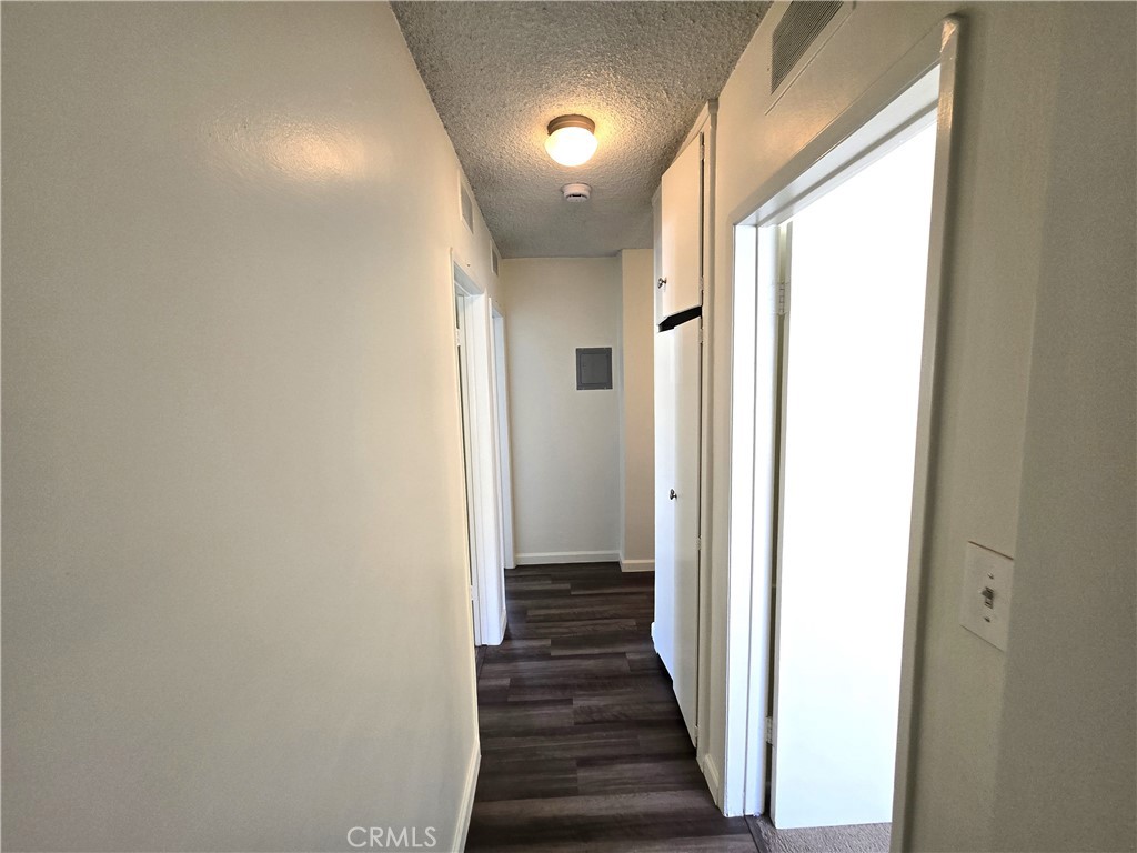 https://media.crmls.org/medias/73e08d2d-70c2-4450-bee2-f2d83e5d803c.jpg?preset=X-Large