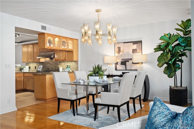 Detail Gallery Image 13 of 50 For 11687 Bellagio #12,  Los Angeles,  CA 90049 - 2 Beds | 2/1 Baths