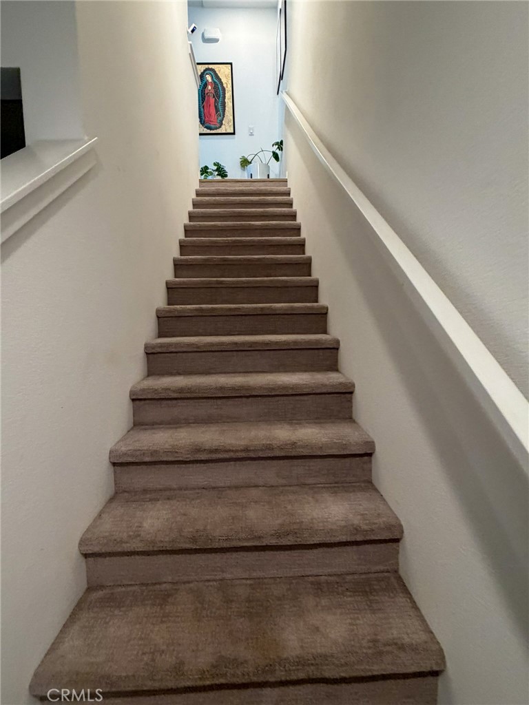 https://media.crmls.org/medias/73e129d1-907c-49a6-84cb-3c2127a0605b.jpg?preset=X-Large