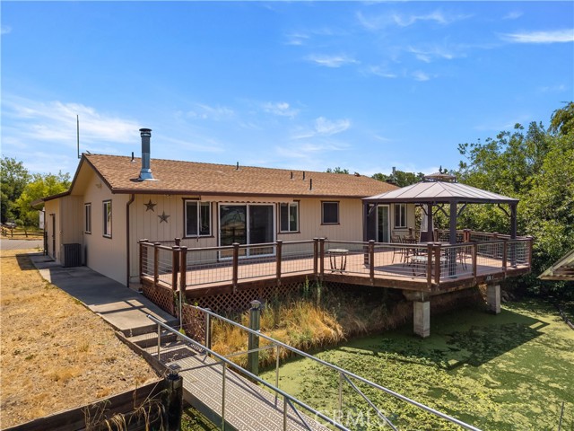 12855 Island Circle, Clearlake Oaks CA: https://media.crmls.org/medias/73e1cfdd-22f1-482b-bbe0-c26ee1c98b6b.jpg