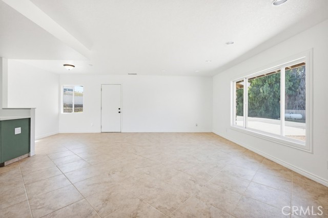 17380 Mockingbird Canyon, Riverside CA: https://media.crmls.org/medias/73e26145-e1b8-4e79-ad32-47a26f372255.jpg