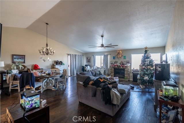 Detail Gallery Image 9 of 33 For 17874 El Mineral, Perris,  CA 92570 - 3 Beds | 2 Baths