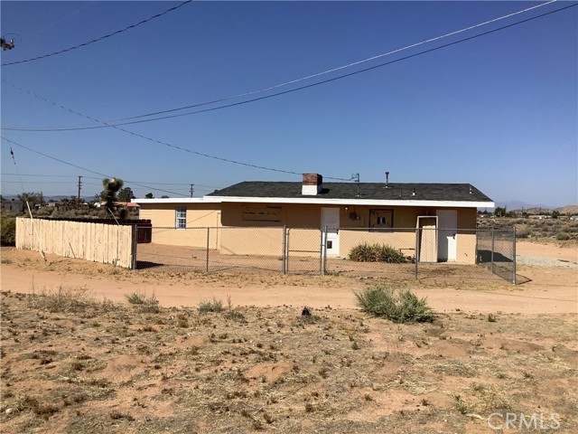 22042 Elkalo Road, Apple Valley CA: https://media.crmls.org/medias/73e322dd-a062-4839-b1d7-e6fae0fc1290.jpg