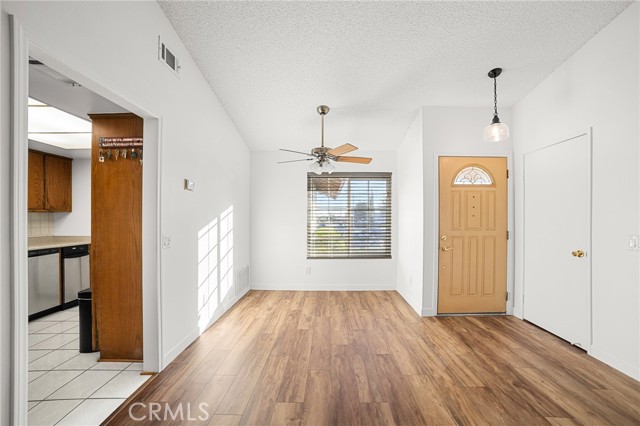 Detail Gallery Image 4 of 33 For 1549 Agate, Colton,  CA 92324 - 3 Beds | 2 Baths