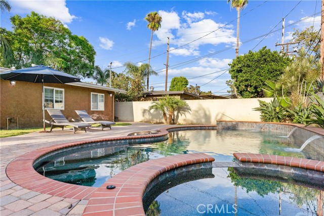 1646 E 15th Street, Santa Ana CA: https://media.crmls.org/medias/73e47e9a-e089-475e-9dc1-586c30877f61.jpg