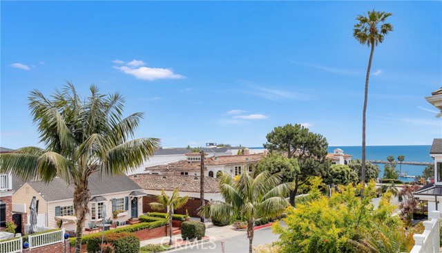 Detail Gallery Image 27 of 61 For 221 Heliotrope Ave, Corona Del Mar,  CA 92625 - 4 Beds | 5/1 Baths