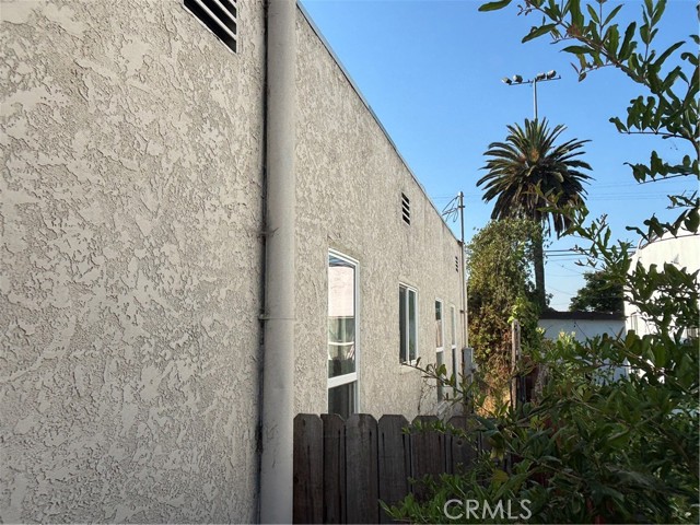 1626 W 60th Place, Los Angeles CA: https://media.crmls.org/medias/73e49a13-711a-4f59-87cf-5fe9f60d28b5.jpg