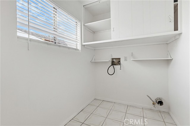 Detail Gallery Image 17 of 47 For 417 S Glenwood Pl., Burbank,  CA 91506 - 5 Beds | 3 Baths