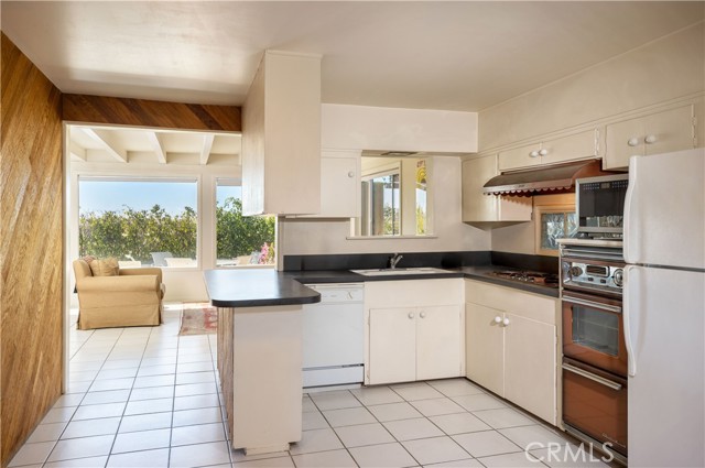 Detail Gallery Image 9 of 23 For 1309 E Balboa Bld, Newport Beach,  CA 92661 - 2 Beds | 2 Baths