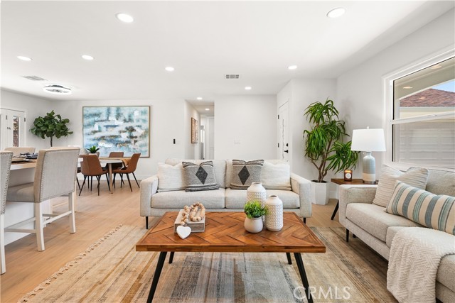 5021 Dovewood Drive, Huntington Beach CA: https://media.crmls.org/medias/73e68e54-3a6c-4eaf-8bda-cdfd5e79eb45.jpg