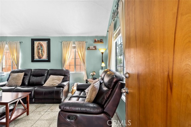 Detail Gallery Image 3 of 32 For 8464 San Miguel Ave, South Gate,  CA 90280 - 2 Beds | 1 Baths