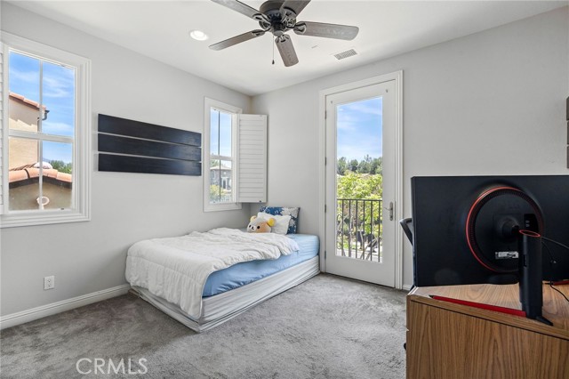 18 Goldenrod, Lake Forest CA: https://media.crmls.org/medias/73e768e6-5cf0-4a14-8fdd-15d13db31669.jpg