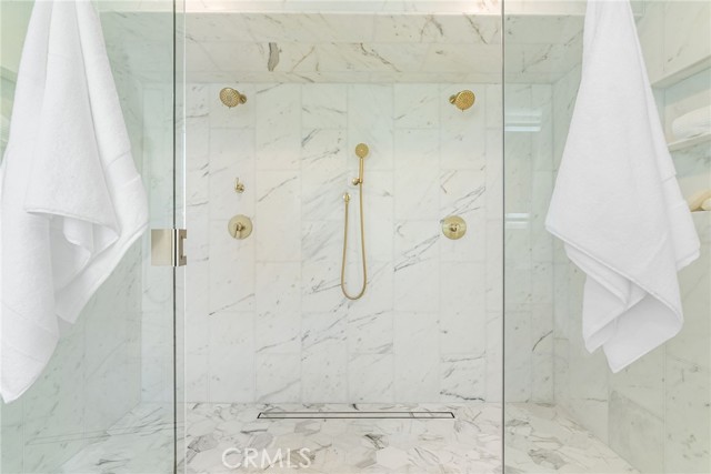 105 A Surfside Avenue, Surfside CA: https://media.crmls.org/medias/73e7986f-1d19-470c-80ff-b0f99e458224.jpg