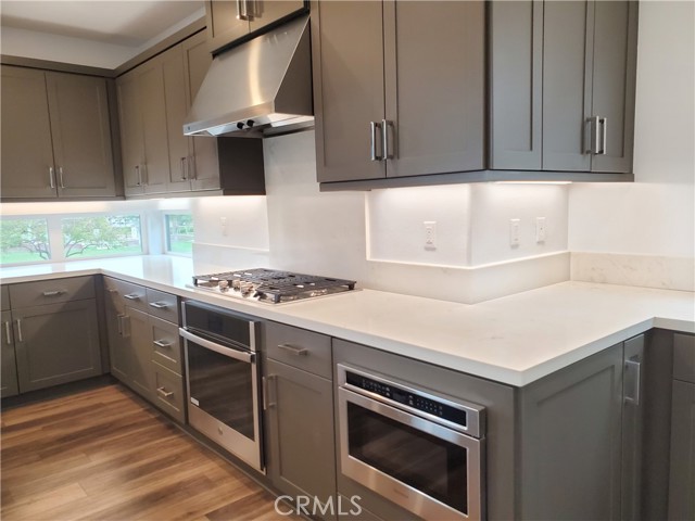 Detail Gallery Image 9 of 31 For 430 Transport, Tustin,  CA 92782 - 4 Beds | 3/1 Baths