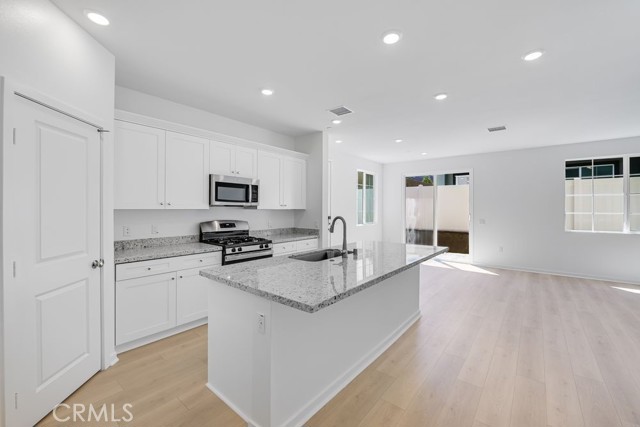 32807 MANHATTAN Avenue, Winchester CA: https://media.crmls.org/medias/73e8db61-399e-4571-8c8c-4d1887c9d958.jpg