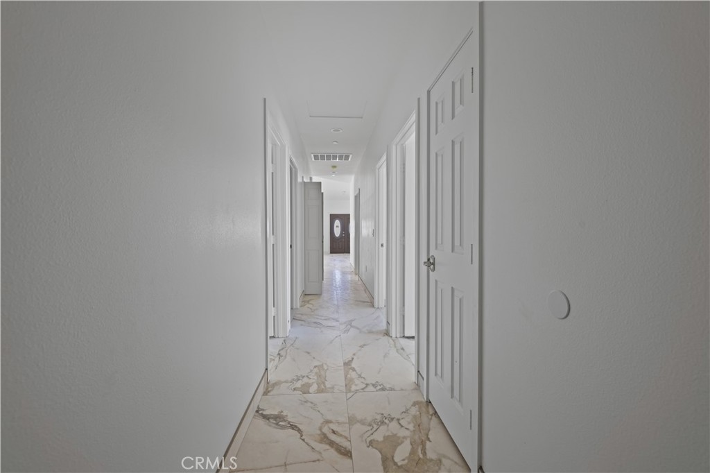 https://media.crmls.org/medias/73e9263a-506f-43b5-8024-9bcf0f875edf.jpg?preset=X-Large
