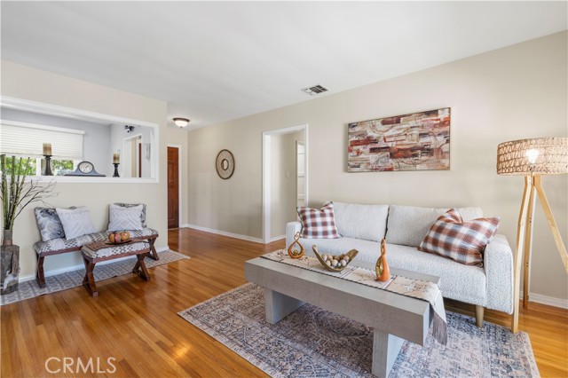 8449 Glencrest Drive photo 4