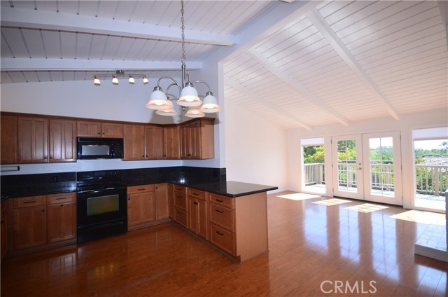 Detail Gallery Image 1 of 22 For 401 Columbus Circle, Corona Del Mar,  CA 92625 - 2 Beds | 2 Baths