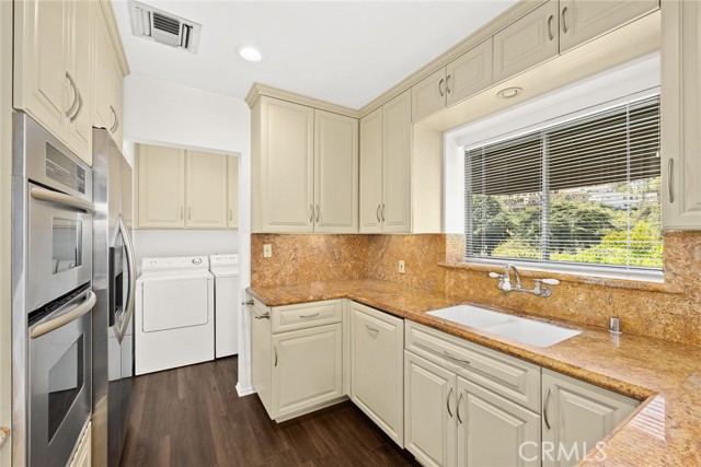 Detail Gallery Image 11 of 27 For 3540 La Crescenta Avenue, Glendale,  CA 91208 - 4 Beds | 2 Baths