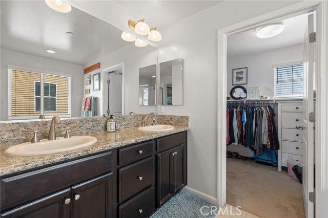 12200 White Rapids Way, Bakersfield CA: https://media.crmls.org/medias/73ed1970-868f-4d17-bc68-8d8e20f70cf2.jpg