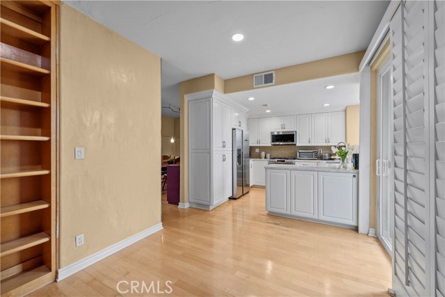 Detail Gallery Image 11 of 29 For 22371 Mission Cir, Chatsworth,  CA 91311 - 3 Beds | 2/1 Baths