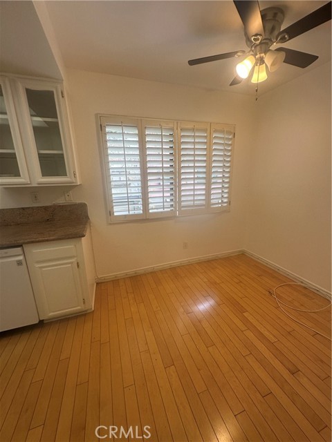 Detail Gallery Image 8 of 19 For 21931 Burbank #46,  Woodland Hills,  CA 91367 - 2 Beds | 2/1 Baths