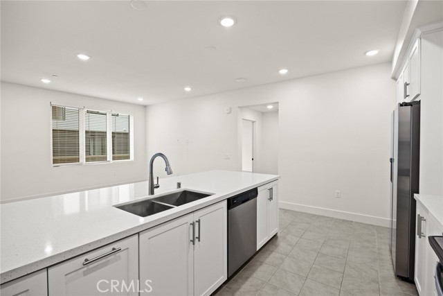 16321 Dawn Way, Tustin CA: https://media.crmls.org/medias/73ee0bd7-0925-44b6-977a-30906a3bf69a.jpg