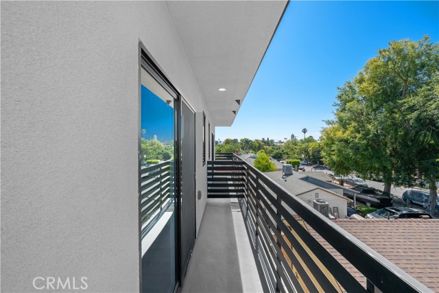 6704 1/2 Kester Avenue, Van Nuys CA: https://media.crmls.org/medias/73eec82c-a5d6-4020-ae49-d58e4f155b25.jpg