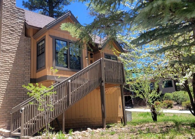 Detail Gallery Image 4 of 39 For 789 Iris Dr, Big Bear Lake,  CA 92315 - 3 Beds | 3 Baths