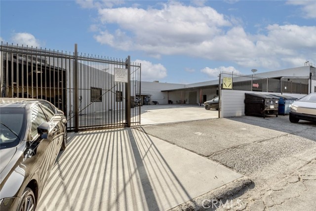 7400 San Fernando Road, Sun Valley CA: https://media.crmls.org/medias/73efd25c-0c70-466b-8581-c575cff5ee75.jpg