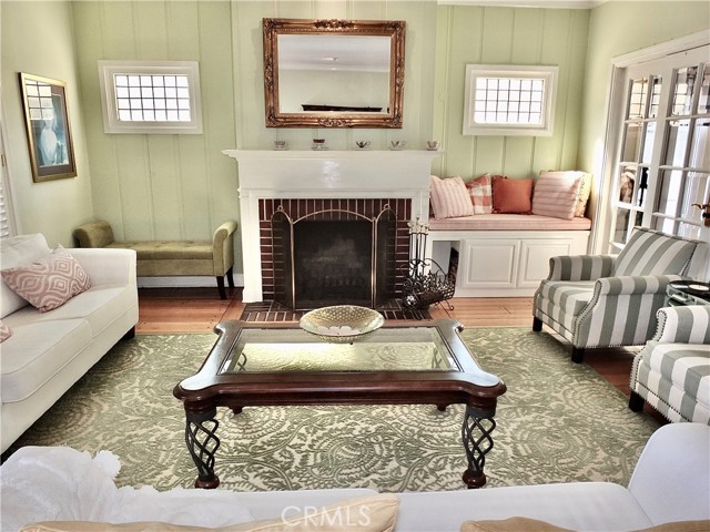 833 Terraine Avenue, Long Beach CA: https://media.crmls.org/medias/73f063e0-0037-433b-b963-02f0505bf5b3.jpg