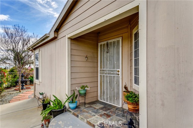 Detail Gallery Image 4 of 28 For 802 Roadrunner Way, Perris,  CA 92570 - 3 Beds | 2 Baths