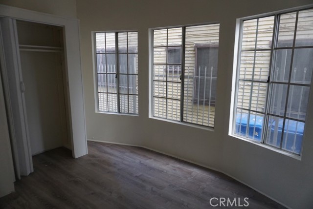 Detail Gallery Image 7 of 13 For 825 W 40th Pl,, Los Angeles,  CA 90037 - 3 Beds | 1 Baths