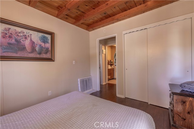 Detail Gallery Image 23 of 43 For 43418 Ridge Crest Dr, Big Bear Lake,  CA 92315 - 2 Beds | 2 Baths