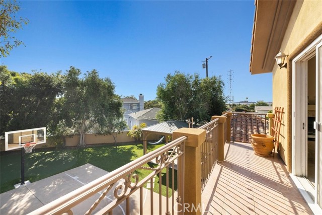 2919 Gibson Place, Redondo Beach, California 90278, 5 Bedrooms Bedrooms, ,4 BathroomsBathrooms,Residential,Sold,Gibson,SB22156607