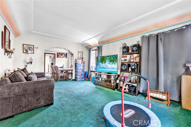 2184 Cedar Avenue, Long Beach CA: https://media.crmls.org/medias/73f26616-4aa6-4552-9262-9b00dac56935.jpg