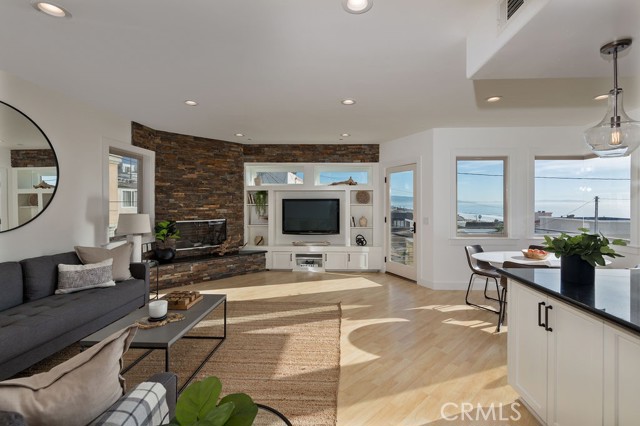 Detail Gallery Image 2 of 42 For 223 Seaview St, Manhattan Beach,  CA 90266 - 3 Beds | 3/1 Baths