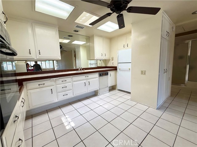 1190 Northwood, Seal Beach CA: https://media.crmls.org/medias/73f4a4ca-7fcb-4aa5-86d9-27317efbf9ad.jpg
