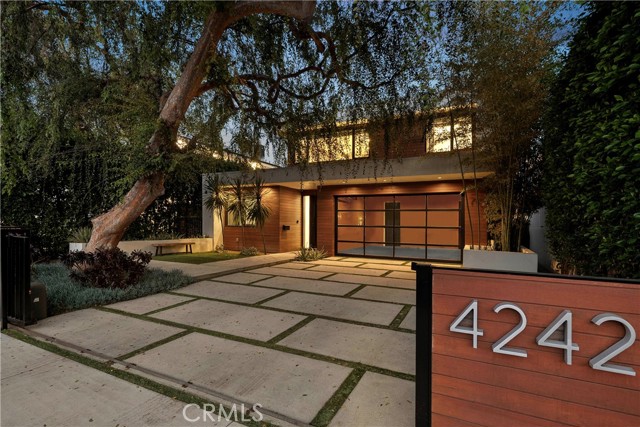 Detail Gallery Image 2 of 43 For 4242 Vantage Ave, Studio City,  CA 91604 - 5 Beds | 4/1 Baths