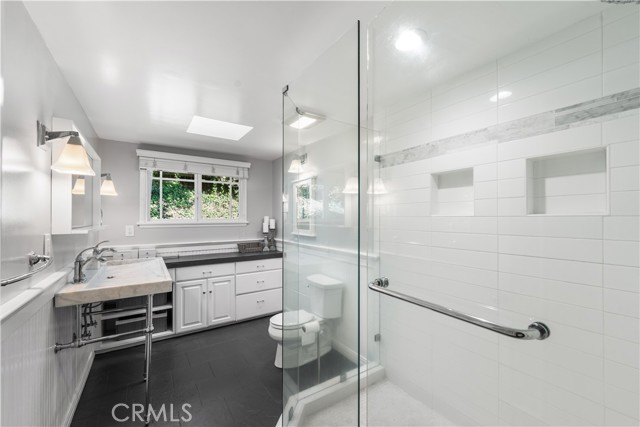 Detail Gallery Image 15 of 33 For 3629 Loadstone Dr, Sherman Oaks,  CA 91403 - 3 Beds | 2 Baths