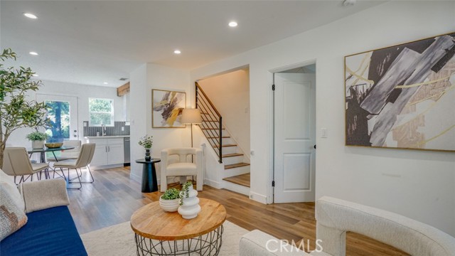 231 W Cedar Avenue, Burbank CA: https://media.crmls.org/medias/73f6bc62-1cab-4f25-858e-ddbb95b708ef.jpg