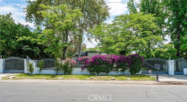 22904 Calvert Street, Woodland Hills CA: https://media.crmls.org/medias/73f7402d-8386-44af-a623-fdc6117d137b.jpg